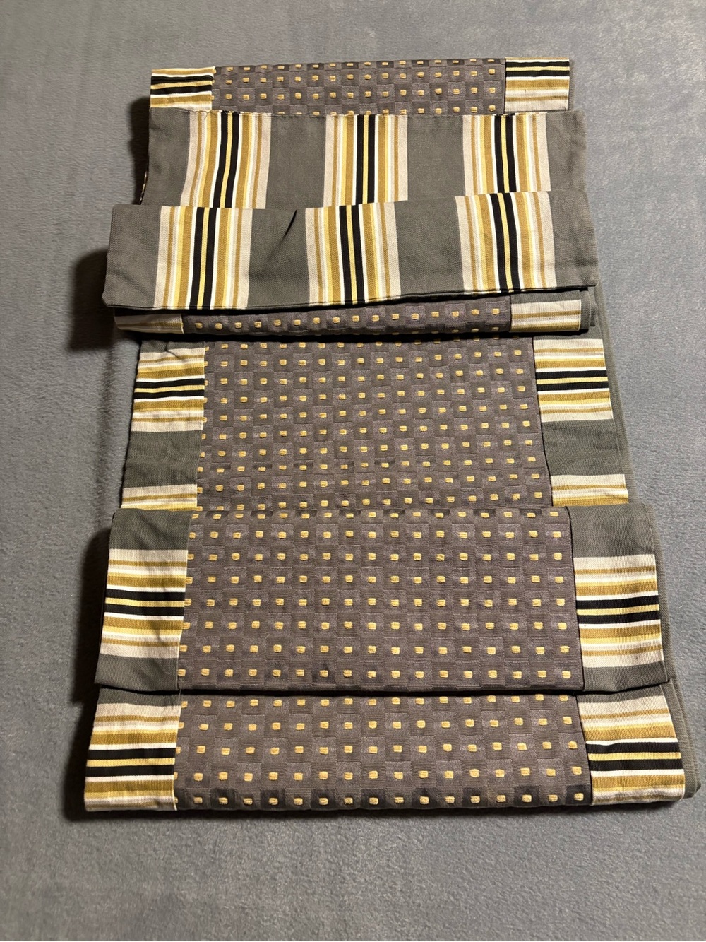 Table runner- Double sided - Picture 3 of 5